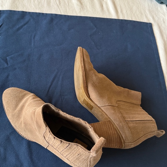 Dolce Vita Tan Suede,  Pull-on Bootie 8 1/2 - Picture 14 of 15